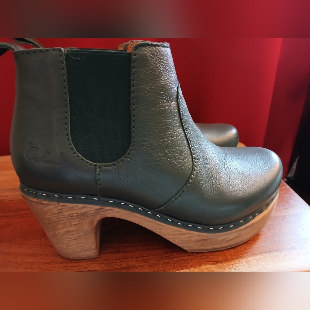Clarks Women's Dark Green Leather Heeled Chelsea Boot